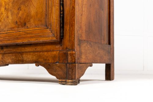 18TH CENTURY FRENCH WALNUT CABINET - ADDITIONAL PHOTO 8