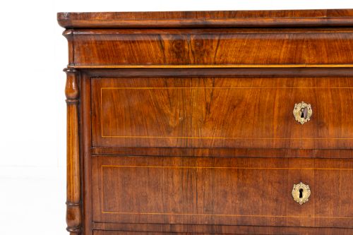 PAIR OF 19TH CENTURY ITALIAN WALNUT COMMODES - ADDITIONAL PHOTO 3
