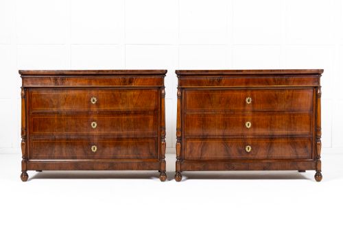 PAIR OF 19TH CENTURY ITALIAN WALNUT COMMODES - ADDITIONAL PHOTO 5