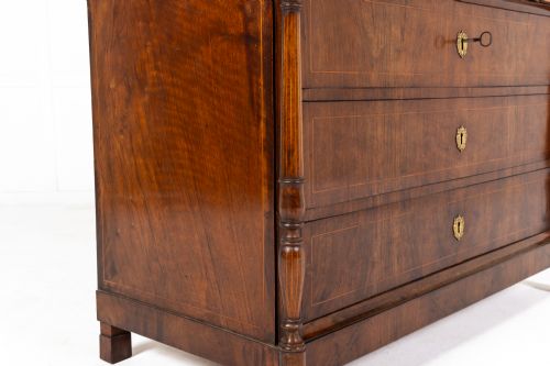 PAIR OF 19TH CENTURY ITALIAN WALNUT COMMODES - ADDITIONAL PHOTO 7