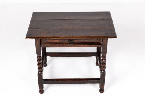 SMALL 17TH CENTURY ENGLISH OAK SIDE TABLE - ADDITIONAL PHOTO 2