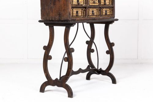 17TH CENTURY SPANISH BARGUEO VARGAS CABINET - ADDITIONAL PHOTO 8