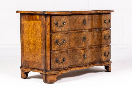 18th century german serpentine commode - CATEGORY: ANTIQUE CHEST OF DRAWERS - DATED 18TH CENTURY