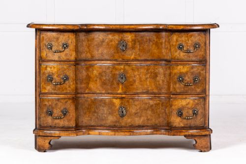18TH CENTURY GERMAN SERPENTINE COMMODE - ADDITIONAL PHOTO 1