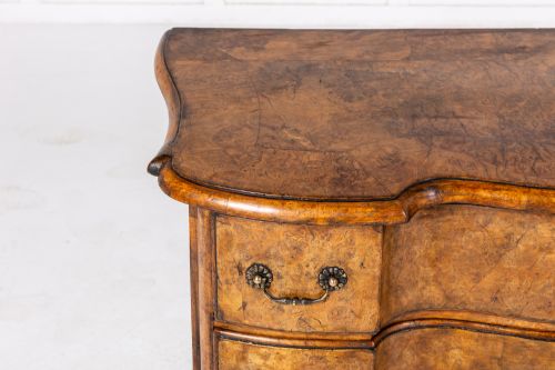 18TH CENTURY GERMAN SERPENTINE COMMODE - ADDITIONAL PHOTO 2
