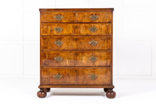 mid 18th century english walnut chest of drawers - CATEGORY: ANTIQUE CHEST OF DRAWERS - DATED 18TH CENTURY