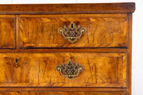 MID 18TH CENTURY ENGLISH WALNUT CHEST OF DRAWERS - ADDITIONAL PHOTO 2