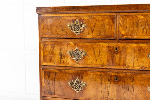 MID 18TH CENTURY ENGLISH WALNUT CHEST OF DRAWERS - ADDITIONAL PHOTO 3