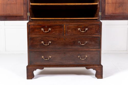 SMALL MID 18TH CENTURY ENGLISH MAHOGANY LINEN PRESS - ADDITIONAL PHOTO 4