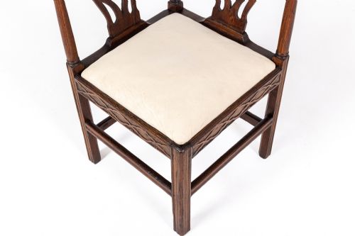 LATE 18TH CENTURY ENGLISH OAK CORNER CHAIR - ADDITIONAL PHOTO 1