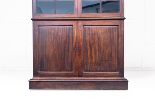 18TH CENTURY GEORGE II ENGLISH MAHOGANY BOOKCASE - ADDITIONAL PHOTO 7