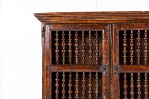 EARLY 18TH CENTURY SPANISH WALNUT CABINET - ADDITIONAL PHOTO 2