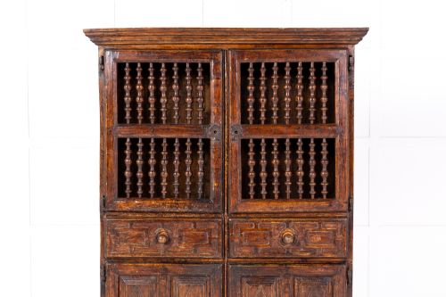 EARLY 18TH CENTURY SPANISH WALNUT CABINET - ADDITIONAL PHOTO 4