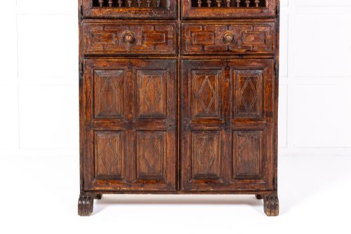 EARLY 18TH CENTURY SPANISH WALNUT CABINET - ADDITIONAL PHOTO 5