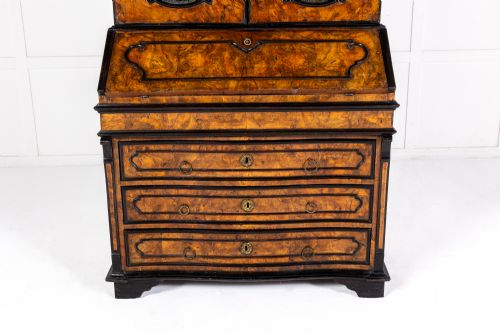 18TH CENTURY ITALIAN WALNUT BUREAU CABINET - ADDITIONAL PHOTO 3