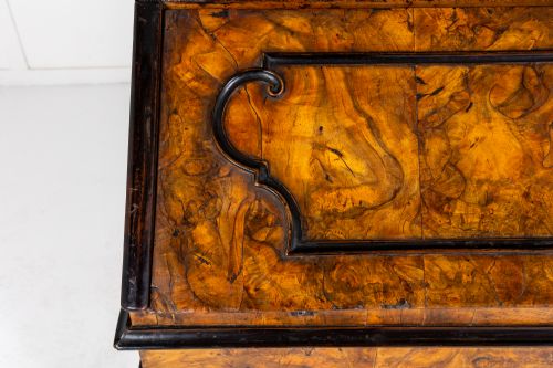 18TH CENTURY ITALIAN WALNUT BUREAU CABINET - ADDITIONAL PHOTO 4