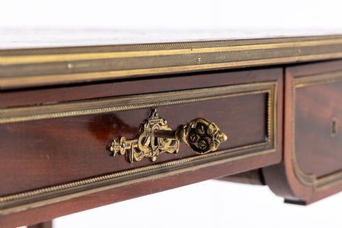 SMALL 19TH CENTURY FRENCH MAHOGANY BUREAU PLAT - ADDITIONAL PHOTO 1