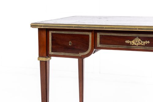 SMALL 19TH CENTURY FRENCH MAHOGANY BUREAU PLAT - ADDITIONAL PHOTO 2