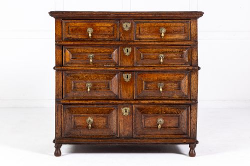 EARLY 18TH CENTURY ENGLISH OAK CHEST OF DRAWERS - ADDITIONAL PHOTO 1