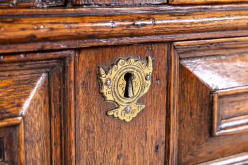 EARLY 18TH CENTURY ENGLISH OAK CHEST OF DRAWERS - ADDITIONAL PHOTO 3