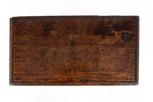 EARLY 18TH CENTURY ENGLISH OAK CHEST OF DRAWERS - ADDITIONAL PHOTO 4