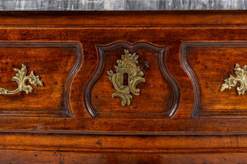 MID 18TH CENTURY FRENCH WALNUT COMMODE WITH MARBLE TOP - ADDITIONAL PHOTO 1