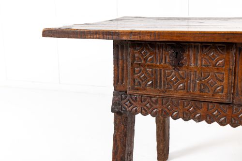 17TH CENTURY SPANISH WALNUT TABLE - ADDITIONAL PHOTO 1