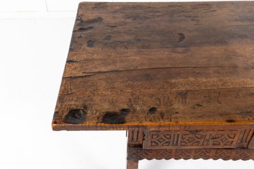 17TH CENTURY SPANISH WALNUT TABLE - ADDITIONAL PHOTO 4