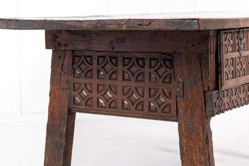 17TH CENTURY SPANISH WALNUT TABLE - ADDITIONAL PHOTO 7