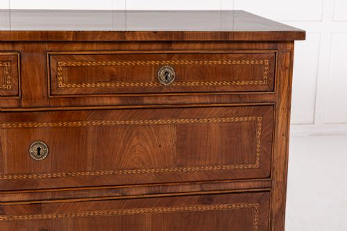 18TH CENTURY ITALIAN CHERRY AND WALNUT COMMODE - ADDITIONAL PHOTO 1