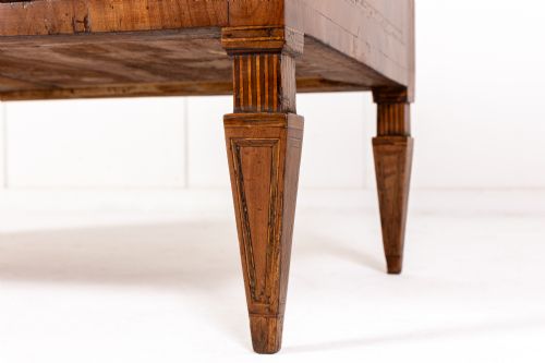 18TH CENTURY ITALIAN CHERRY AND WALNUT COMMODE - ADDITIONAL PHOTO 2
