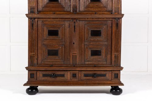 SMALL 18TH CENTURY DUTCH OAK CABINET - ADDITIONAL PHOTO 4