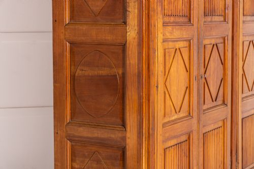 18TH CENTURY ITALIAN CHERRYWOOD CABINET - ADDITIONAL PHOTO 4