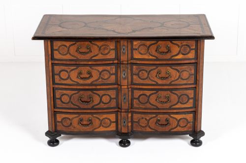 EARLY 18TH CENTURY MALTESE WALNUT AND MARQUETRY COMMODE - ADDITIONAL PHOTO 2