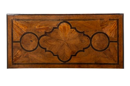 EARLY 18TH CENTURY MALTESE WALNUT AND MARQUETRY COMMODE - ADDITIONAL PHOTO 3