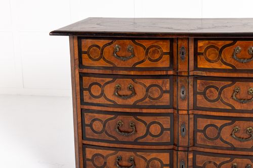 EARLY 18TH CENTURY MALTESE WALNUT AND MARQUETRY COMMODE - ADDITIONAL PHOTO 5