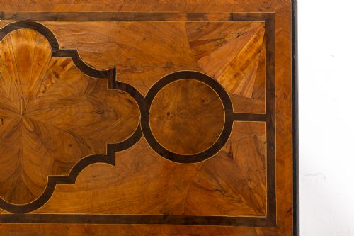 EARLY 18TH CENTURY MALTESE WALNUT AND MARQUETRY COMMODE - ADDITIONAL PHOTO 8