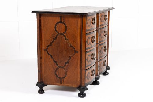 EARLY 18TH CENTURY MALTESE WALNUT AND MARQUETRY COMMODE - ADDITIONAL PHOTO 10