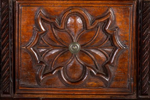 EARLY 18TH CENTURY ITALIAN WALNUT CABINET - ADDITIONAL PHOTO 3