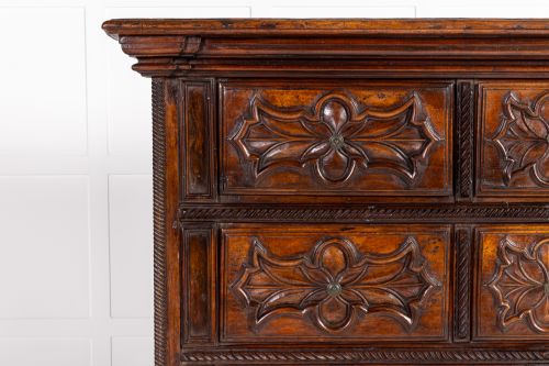 EARLY 18TH CENTURY ITALIAN WALNUT CABINET - ADDITIONAL PHOTO 4
