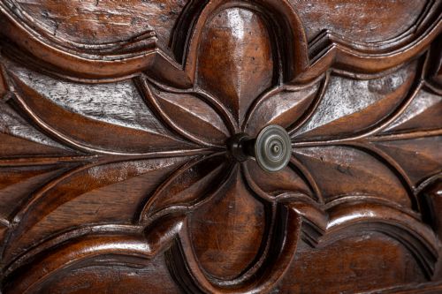 EARLY 18TH CENTURY ITALIAN WALNUT CABINET - ADDITIONAL PHOTO 5