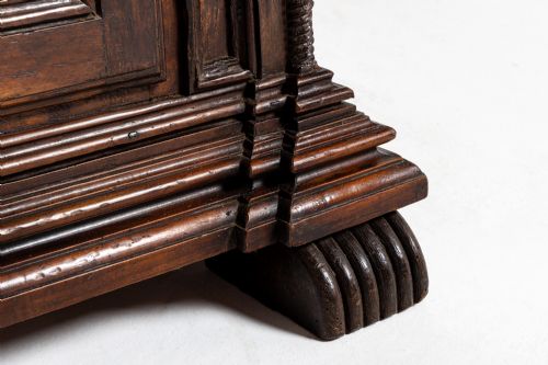 EARLY 18TH CENTURY ITALIAN WALNUT CABINET - ADDITIONAL PHOTO 7