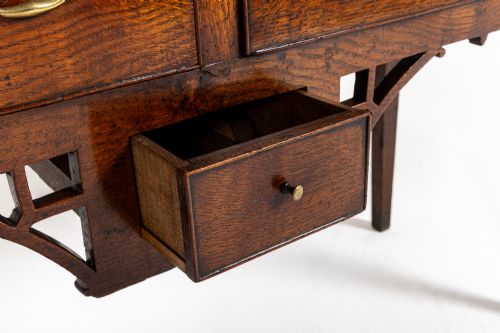 SMALL 18TH CENTURY ENGLISH OAK DRESSER BASE - ADDITIONAL PHOTO 5