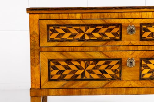 18TH CENTURY FRENCH LOUIS XVI PERIOD WALNUT PARQUETRY COMMODE - ADDITIONAL PHOTO 2