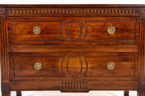 18TH CENTURY FRENCH WALNUT COMMODE - ADDITIONAL PHOTO 2