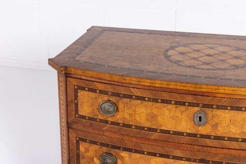 18TH CENTURY GERMAN WALNUT MARQUETRY AND PARQUETRY COMMODE - ADDITIONAL PHOTO 2