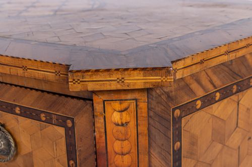 18TH CENTURY GERMAN WALNUT MARQUETRY AND PARQUETRY COMMODE - ADDITIONAL PHOTO 7