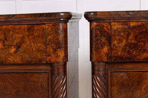 PAIR OF 19TH CENTURY ITALIAN WALNUT COMMODES - ADDITIONAL PHOTO 2