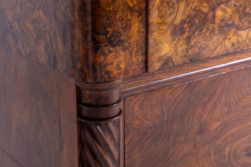PAIR OF 19TH CENTURY ITALIAN WALNUT COMMODES - ADDITIONAL PHOTO 5