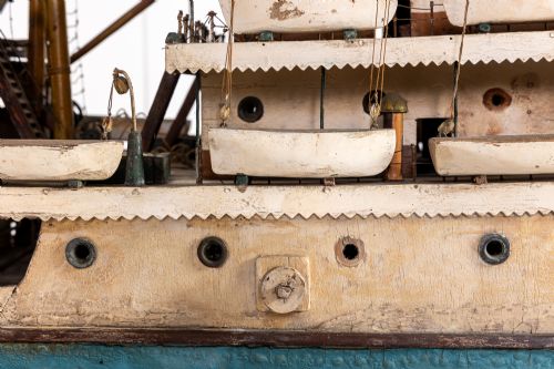 LARGE SCALE EARLY 20TH CENTURY SHIPBUILDERS MODEL OF SANT'ANTONIO STEAMSHIP - ADDITIONAL PHOTO 11